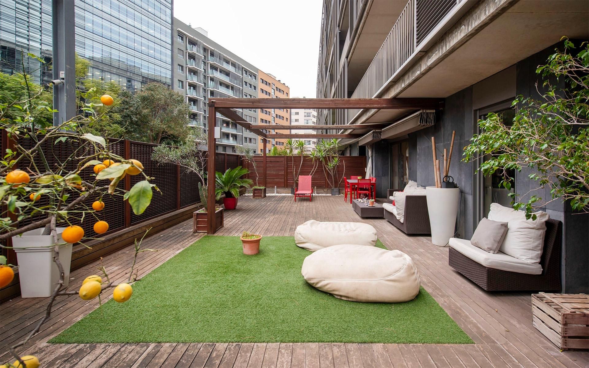 Terrace of Flat for sale in  Barcelona Capital  with Air Conditioner, Heating and Private garden
