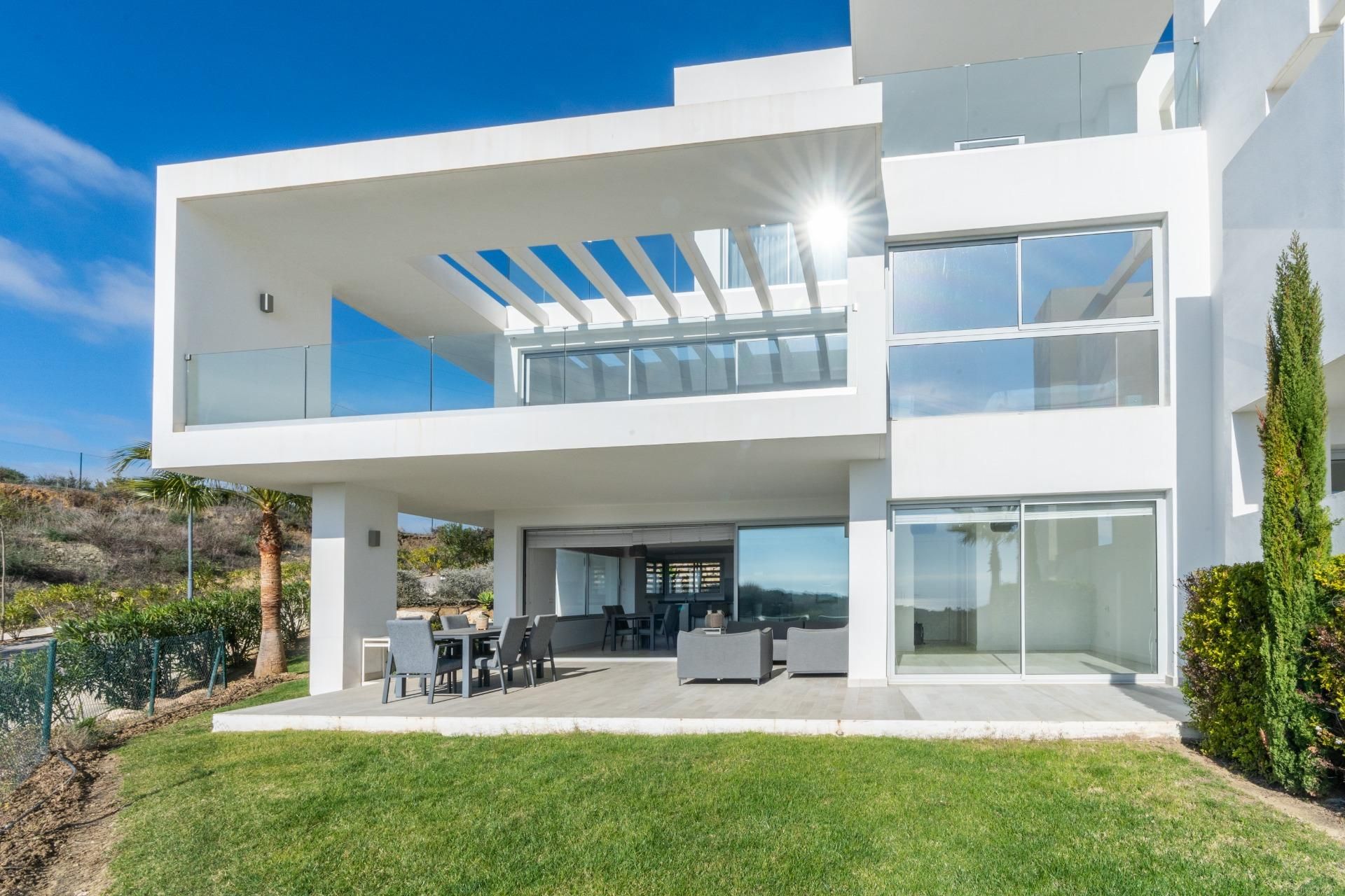 Vista exterior de Apartament en venda en Casares amb Aire condicionat, Calefacció i Jardí privat