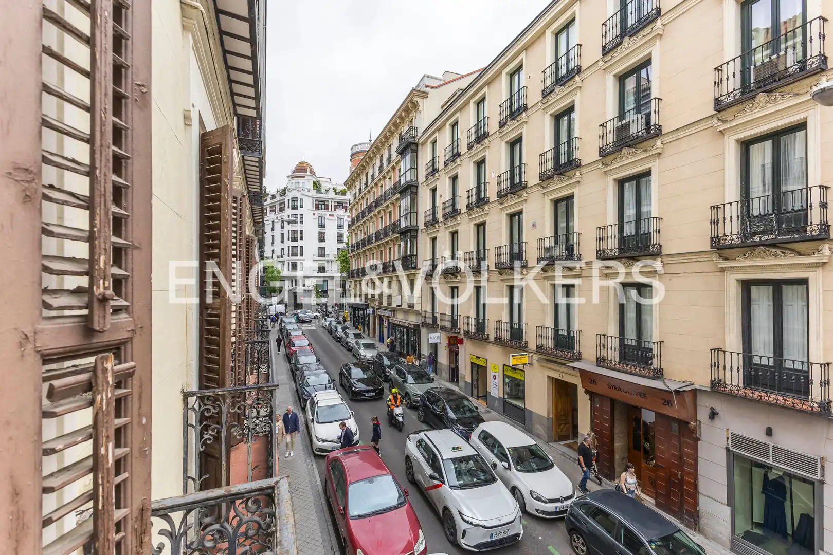 Vista exterior de Piso de alquiler en Madrid con Calefacción, Parquet y Balcón