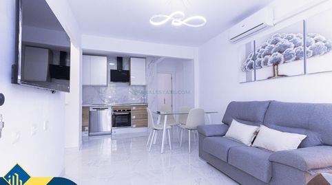 Apartamento renovado con piscina comunitaria, en la provincia de Alicante, en la ciudad de Torrevieja. 2 habitaciones | 52 m² | 80, imatge 4