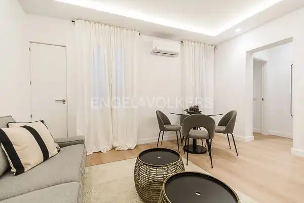 Living room of Flat for sale in Madrid  with Air Conditioner, Heating and Parquet flooring