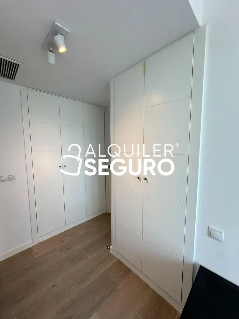 Bedroom of Flat for rent in Madrid  with Air Conditioner, Heating and Storage room