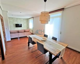 Sala d'estar de Pis de lloguer en Ourense Capital  amb Calefacció, Parquet i Moblat