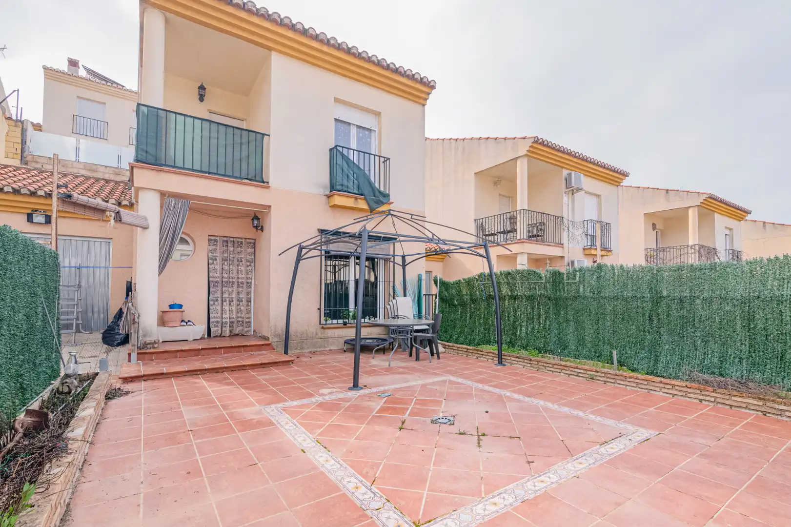 Vista exterior de Casa o chalet en venta en Alfacar con Balcón