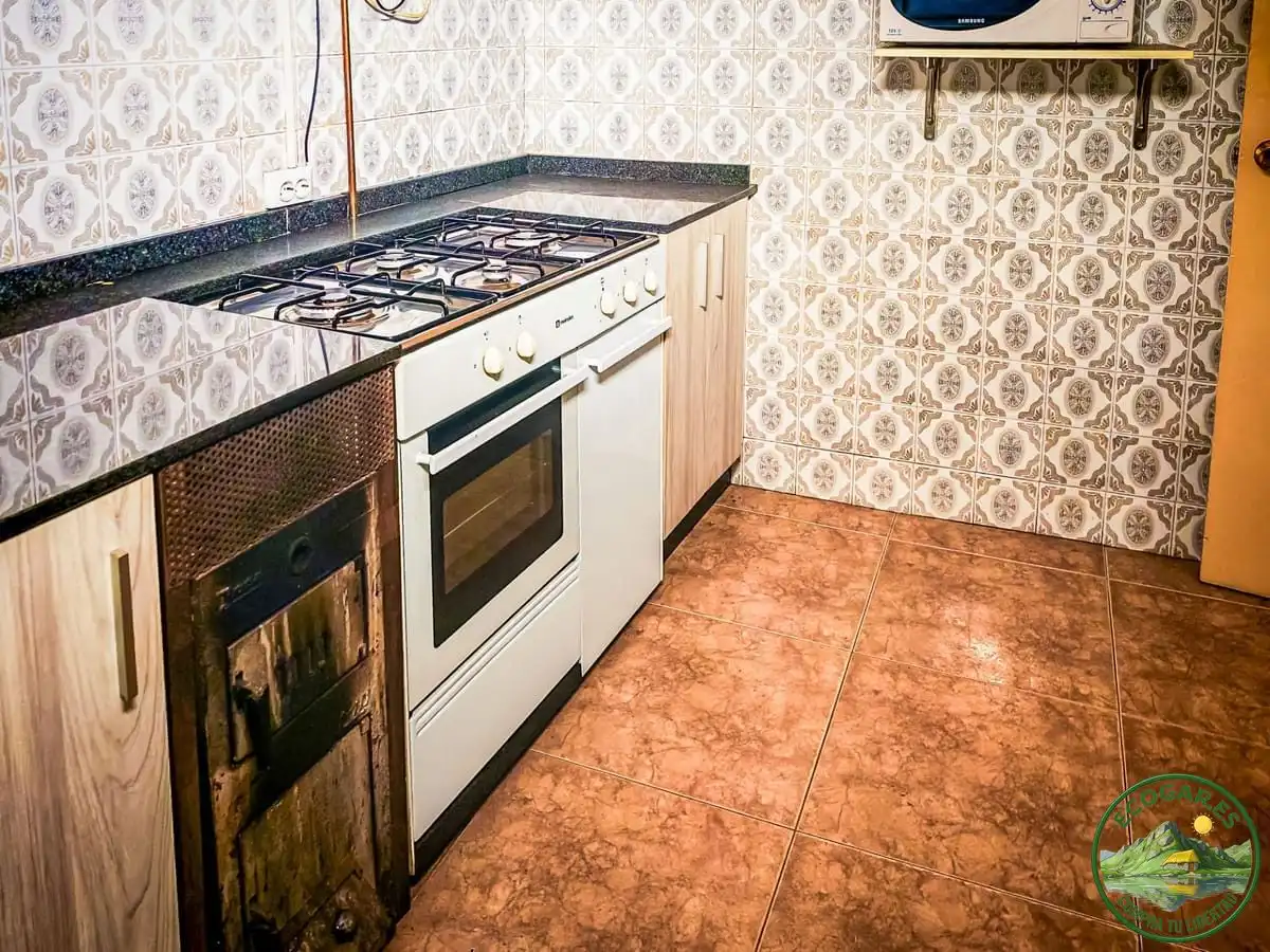 Küche von Haus oder Chalet zum Verkauf in Ponferrada mit Heizung, Privatgarten und Parkett