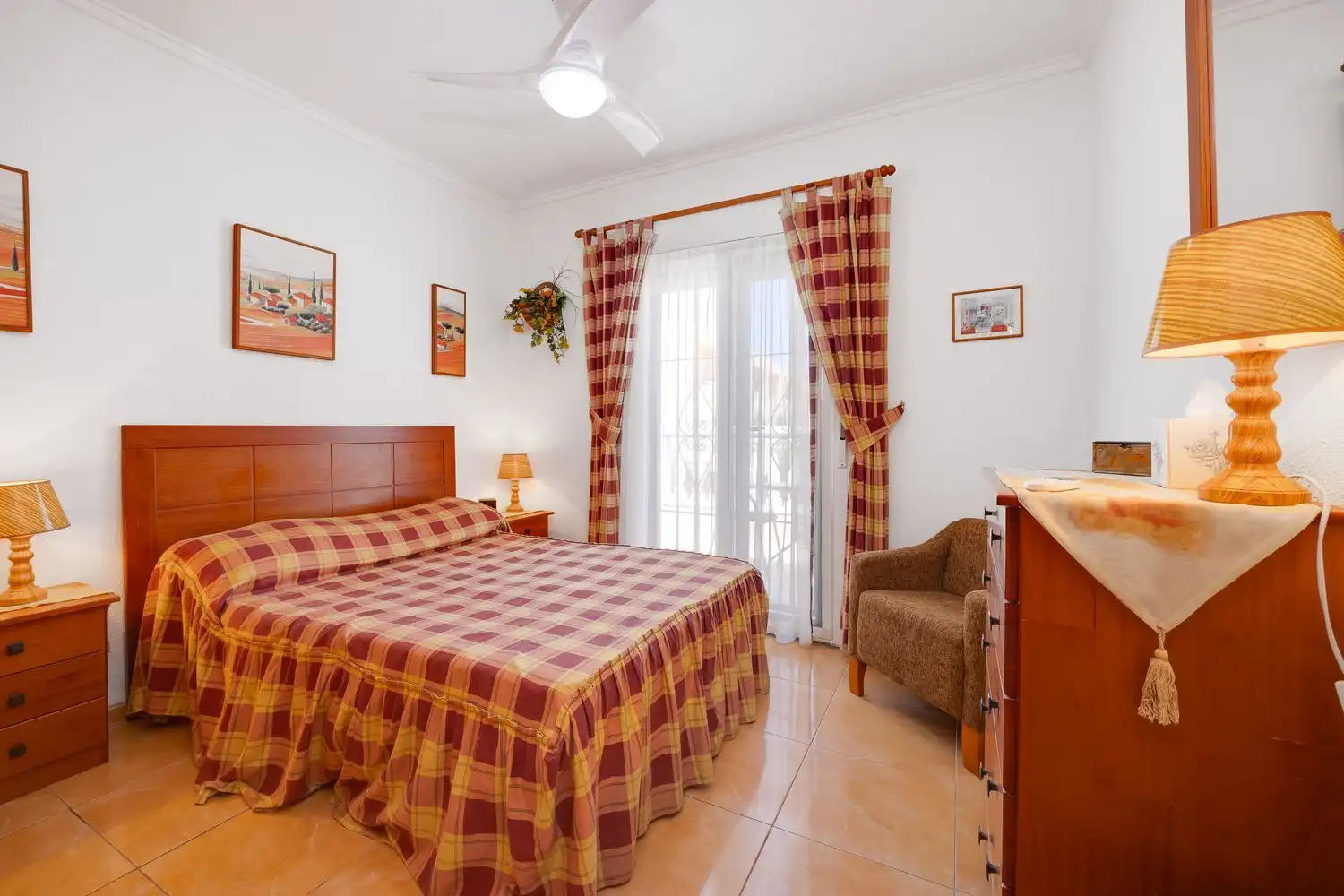 Schlafzimmer von Einfamilien-Reihenhaus zum Verkauf in Torrevieja mit Terrasse, Balkon und Gemeinschaftspool