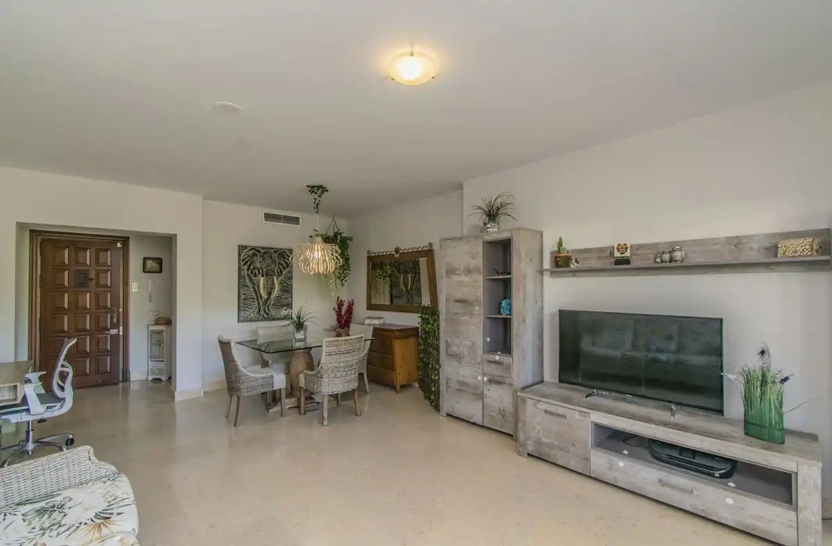 Menjador de Apartament en venda en Benahavís amb Aire condicionat, Jardí privat i Moblat