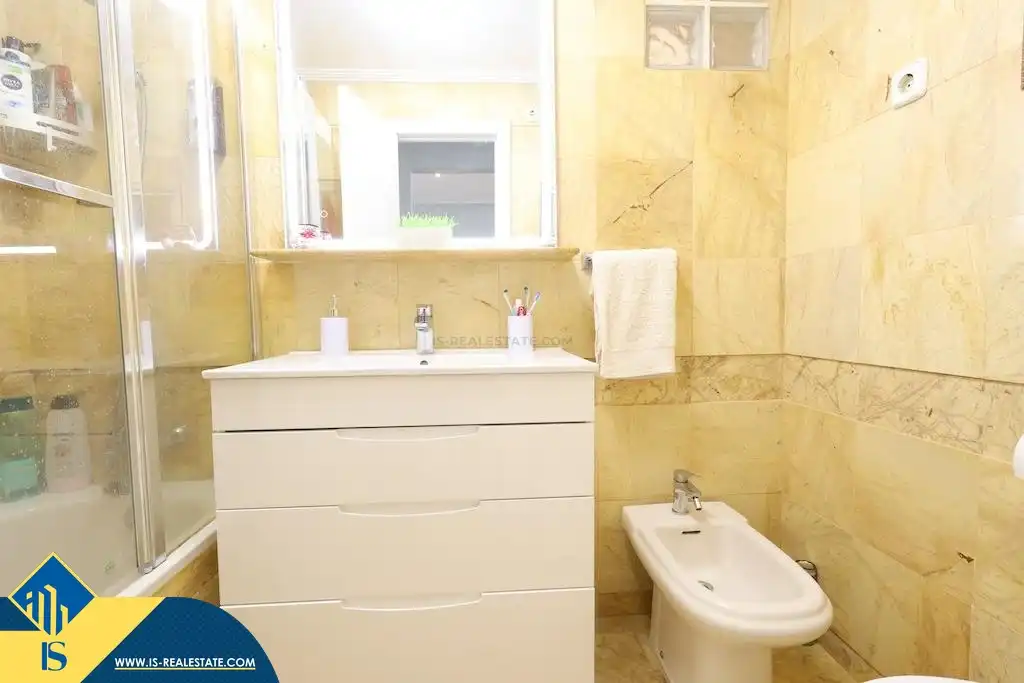 Badezimmer von Wohnung zur Miete in Orihuela mit Klimaanlage, Terrasse und Möbliert