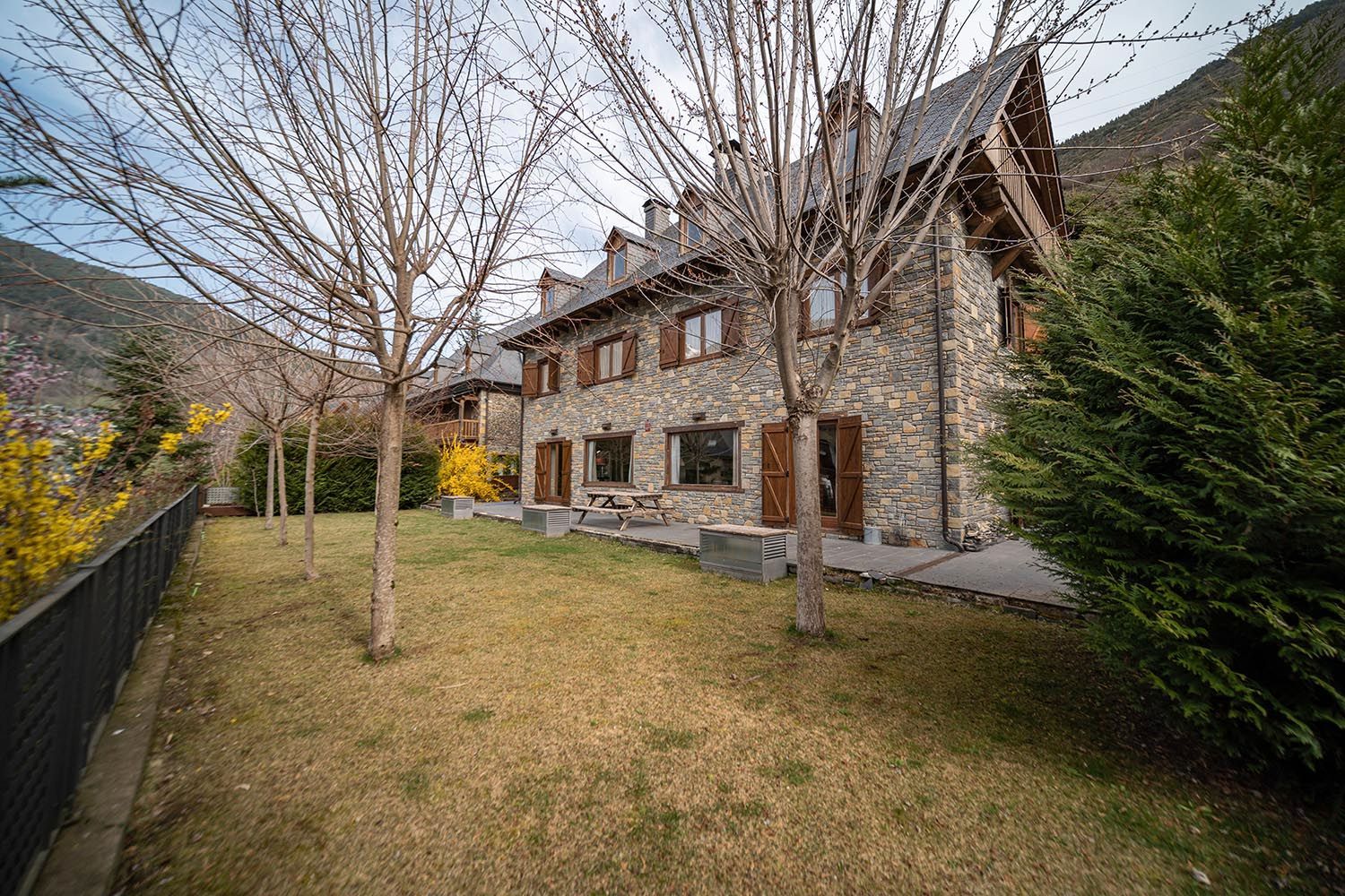 Vista exterior de Casa o chalet en venta en Vielha e Mijaran con Jardín privado, Parquet y Terraza