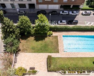 Swimming pool of Flat for sale in  Barcelona Capital  with Air Conditioner, Heating and Terrace