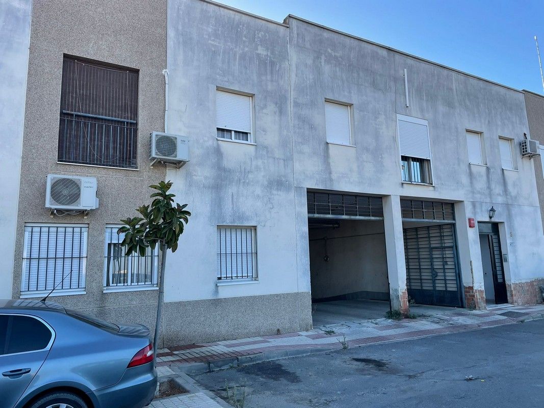 Vista exterior de Edifici en venda en Almonte
