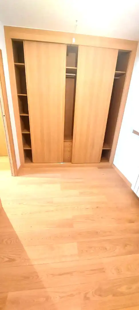 Habitación de Piso de alquiler en Vigo  con Calefacción, Parquet y Trastero