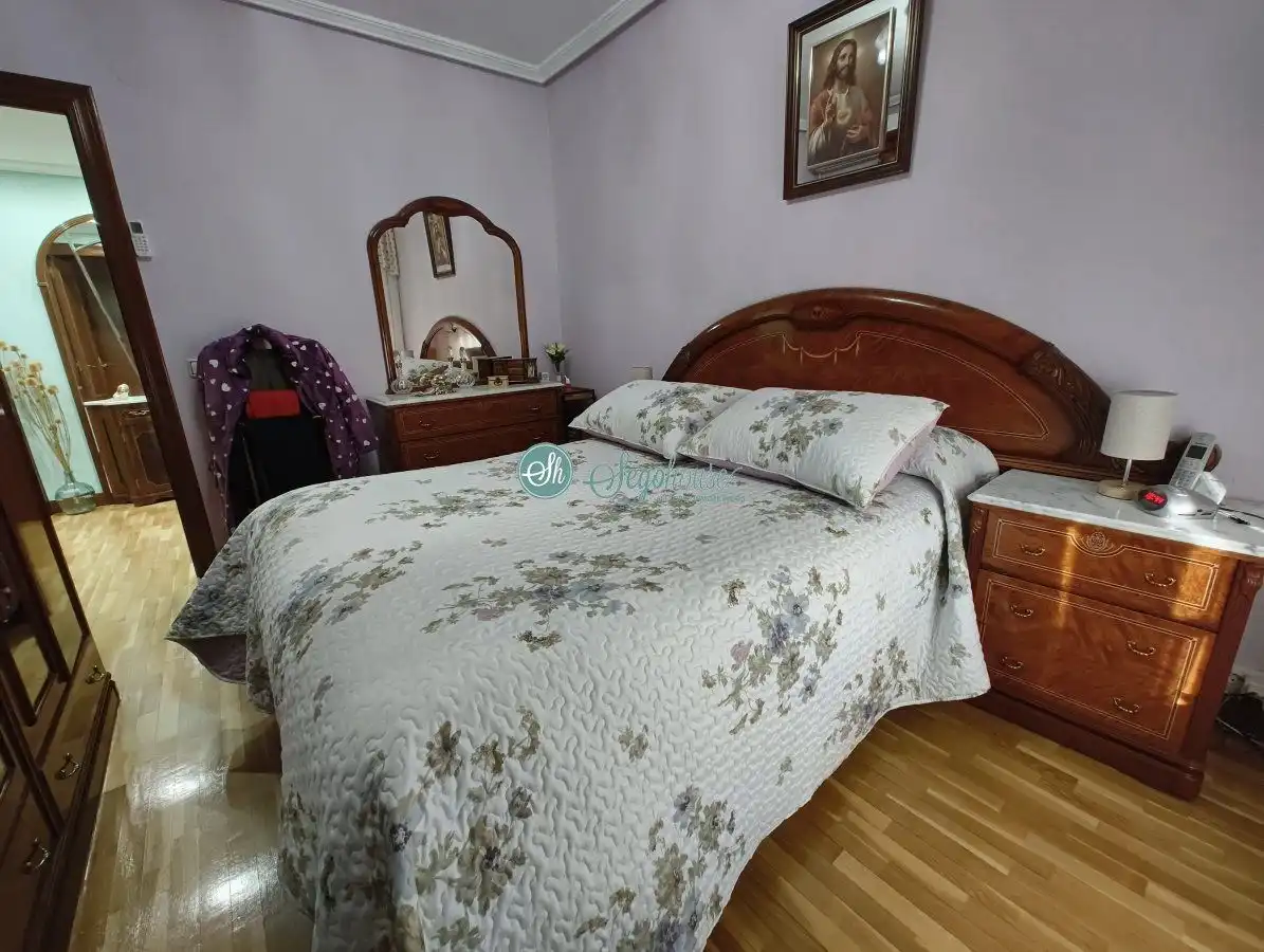 Bedroom of Flat for sale in Segovia  with Air Conditioner, Heating and Balcony