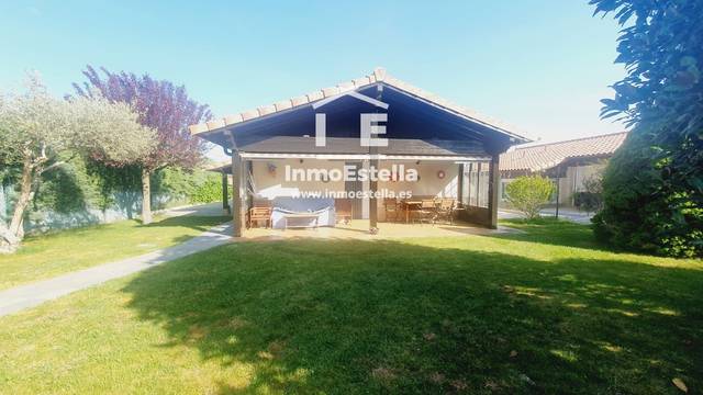 Casa-chalet en Venta en El Robledal en Ayegui / Aiegi
