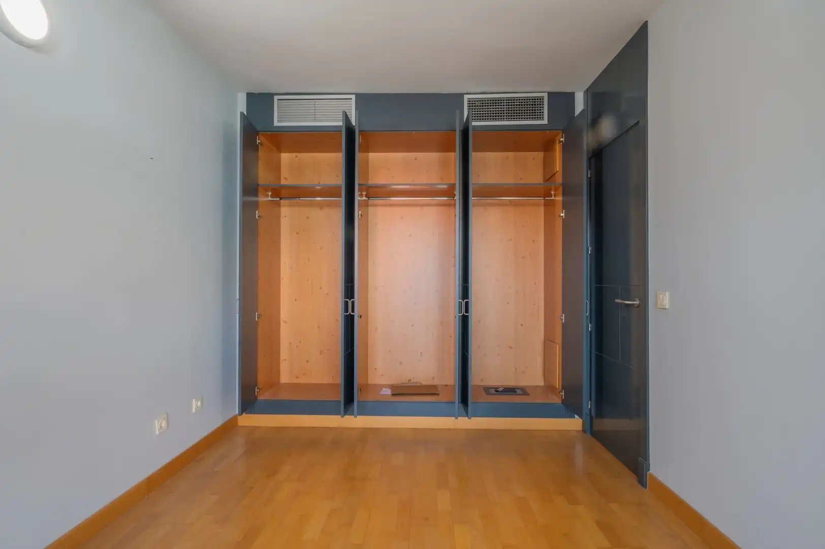 Habitación de Oficina en venta en Alcorcón con Aire acondicionado, Calefacción y Trastero