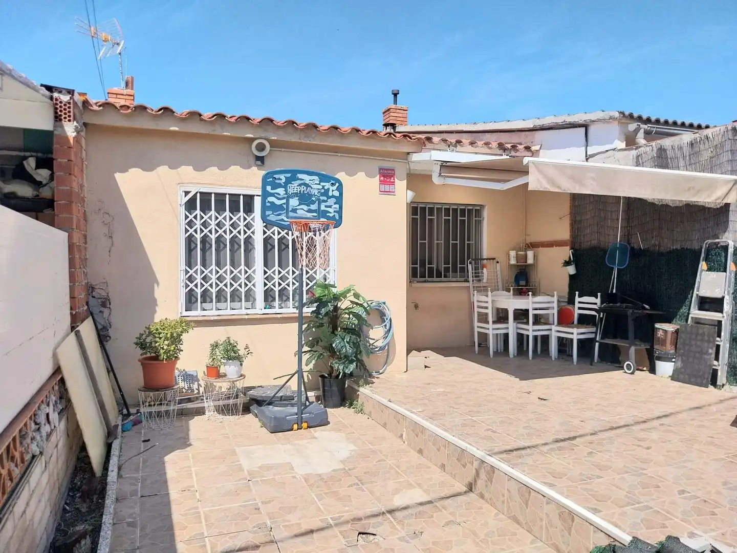 Vista exterior de Casa adosada en venta en Esparreguera