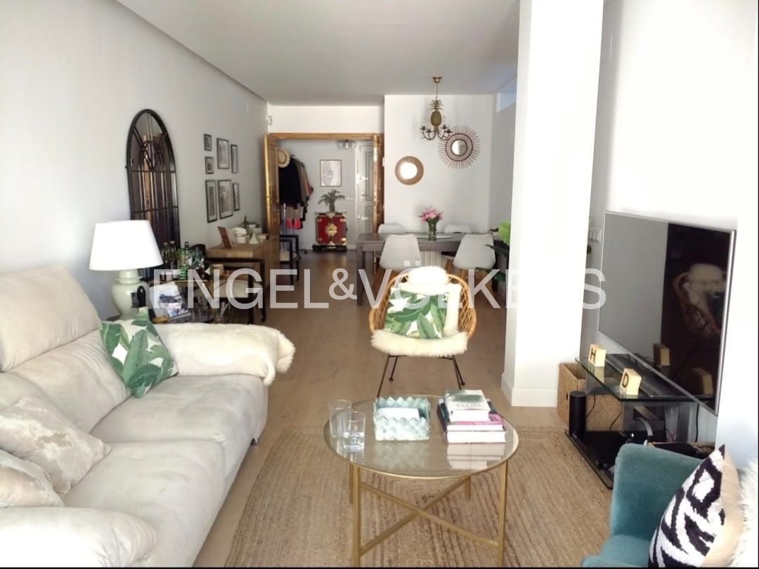 Living room of Flat for rent in  Madrid Capital  with Heating, Private garden and Parquet flooring