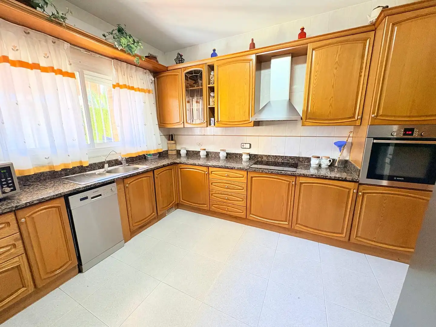 Cocina de Casa o chalet en venta en Pallejà con Aire acondicionado, Calefacción y Jardín privado