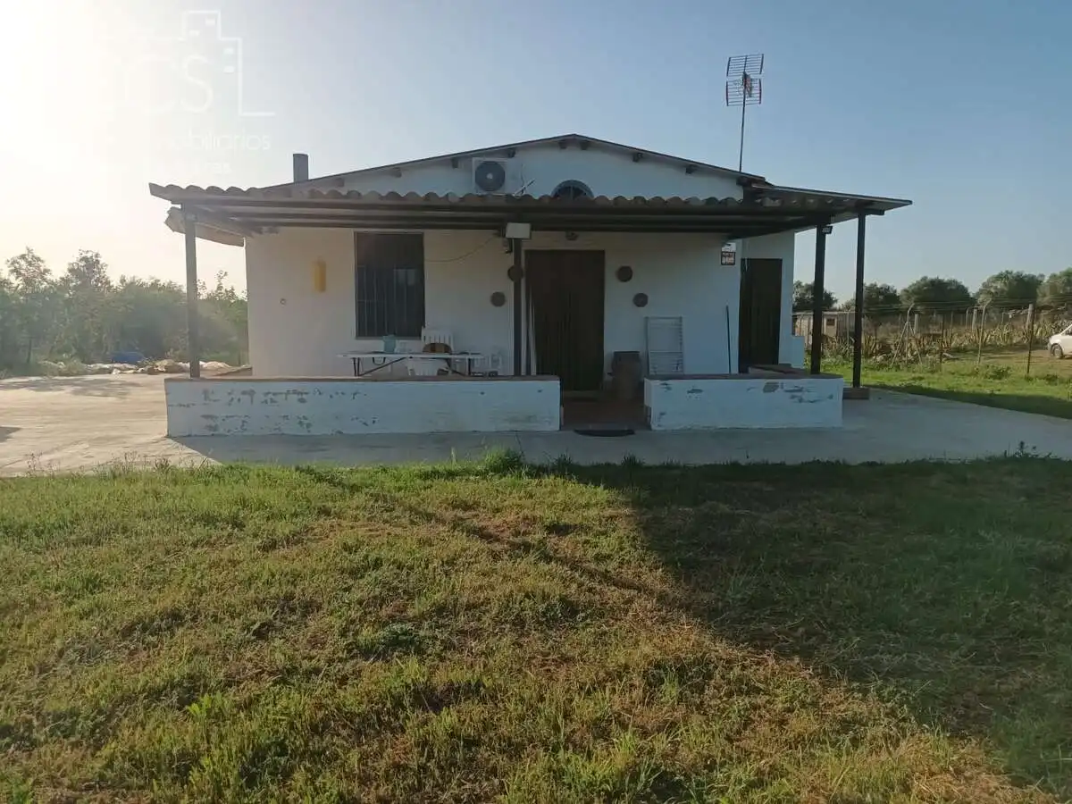 Casa rústica con jardín en venta en Almonte ciudad