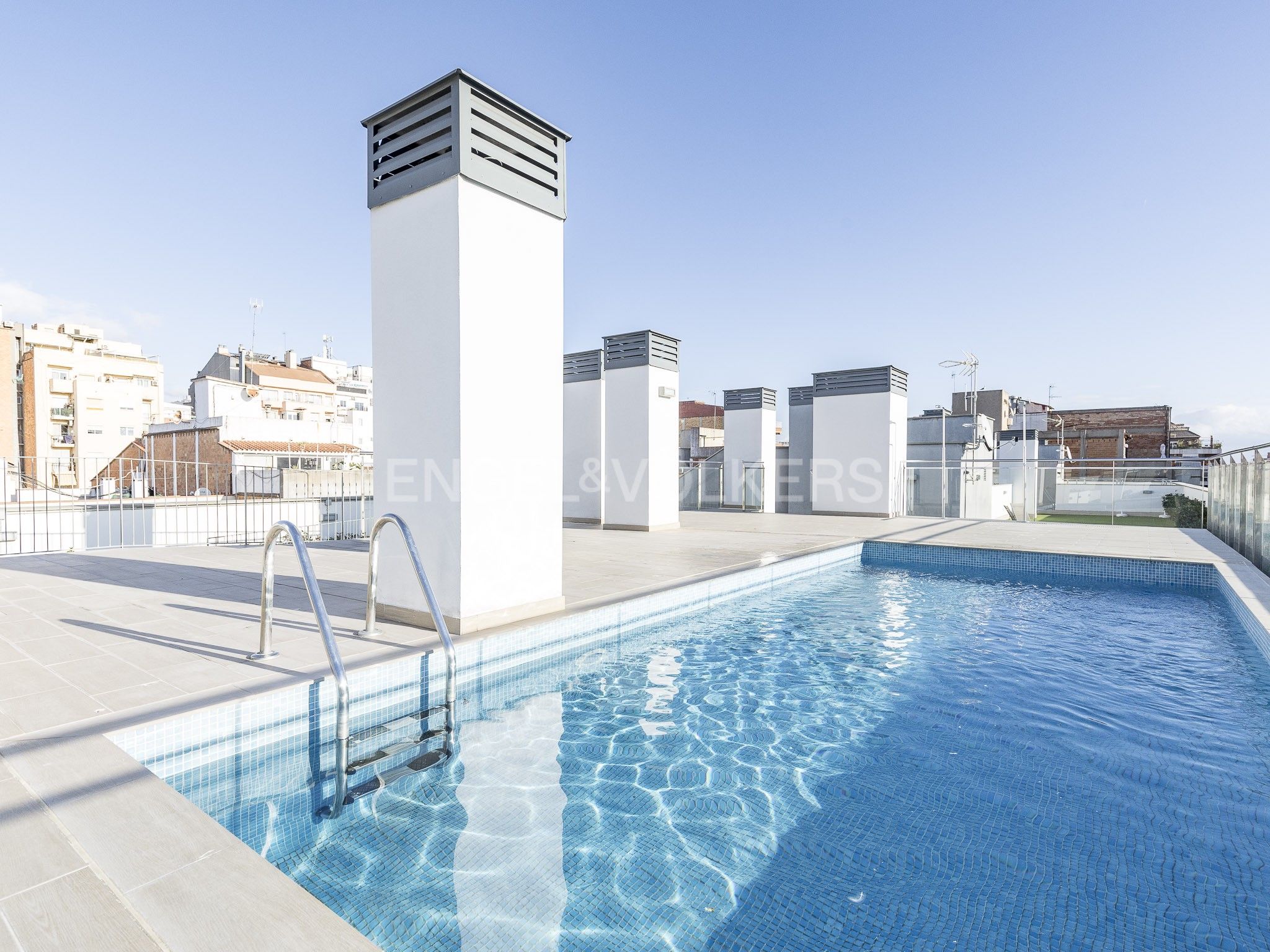 Swimming pool of Apartment for sale in  Barcelona Capital  with Air Conditioner, Heating and Parquet flooring