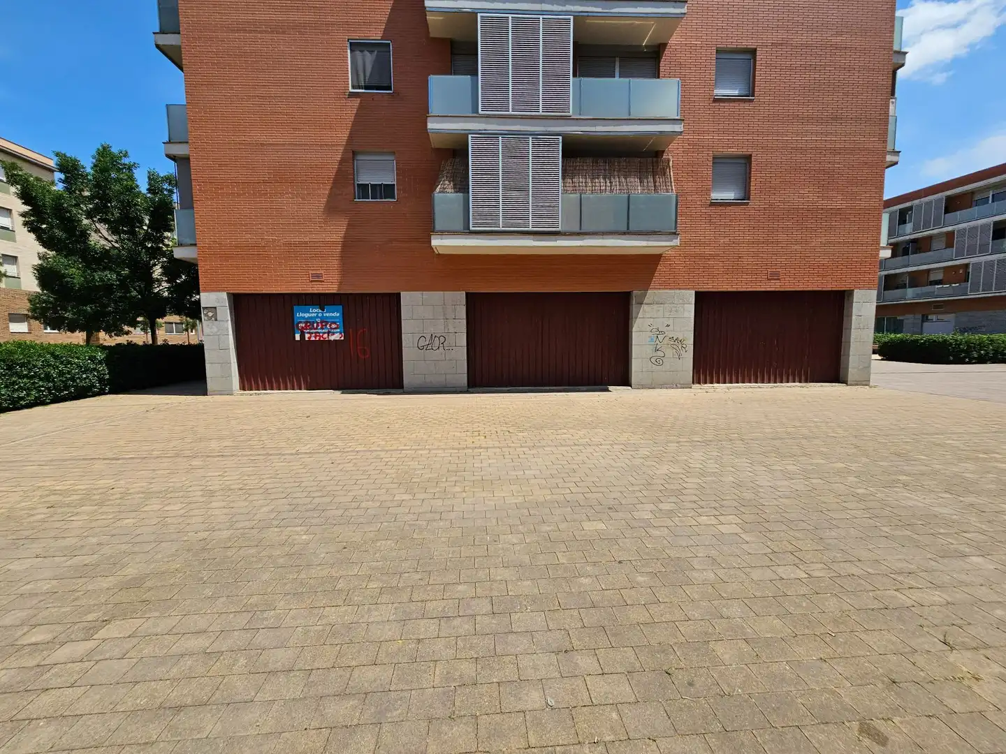 Local comercial de lloguer a Enric Morera, imagen 2