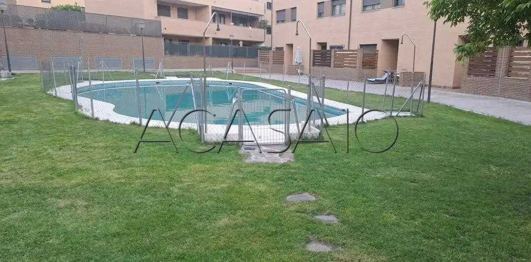 Piscina de Casa adosada en venda en El Viso de San Juan amb Aire condicionat, Calefacció i Traster