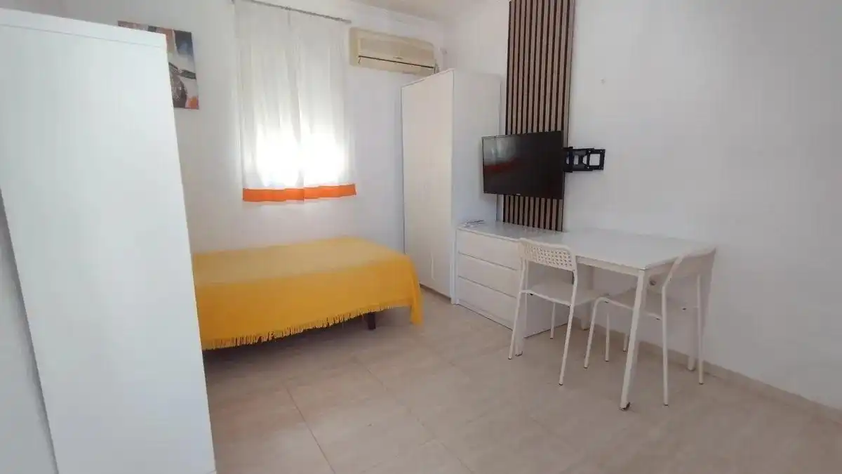 Habitación de Piso de alquiler en Huelva con Amueblado