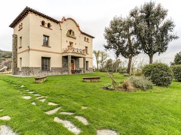 Casa rústica amb piscina en venda a Llinars del Vallès