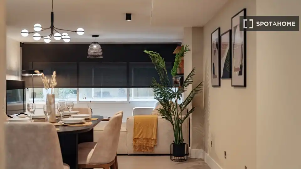 Comedor de Piso de alquiler en Barcelona con Aire acondicionado, Calefacción y Amueblado