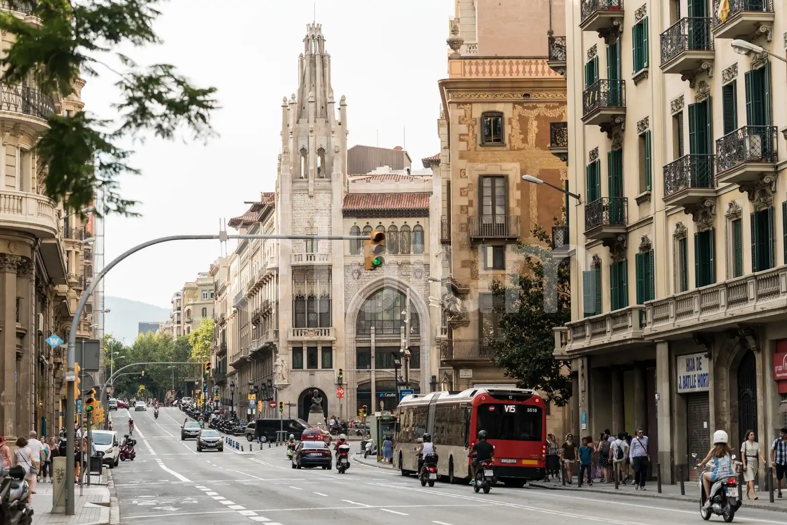 Vista exterior de Edifici en venda en Barcelona