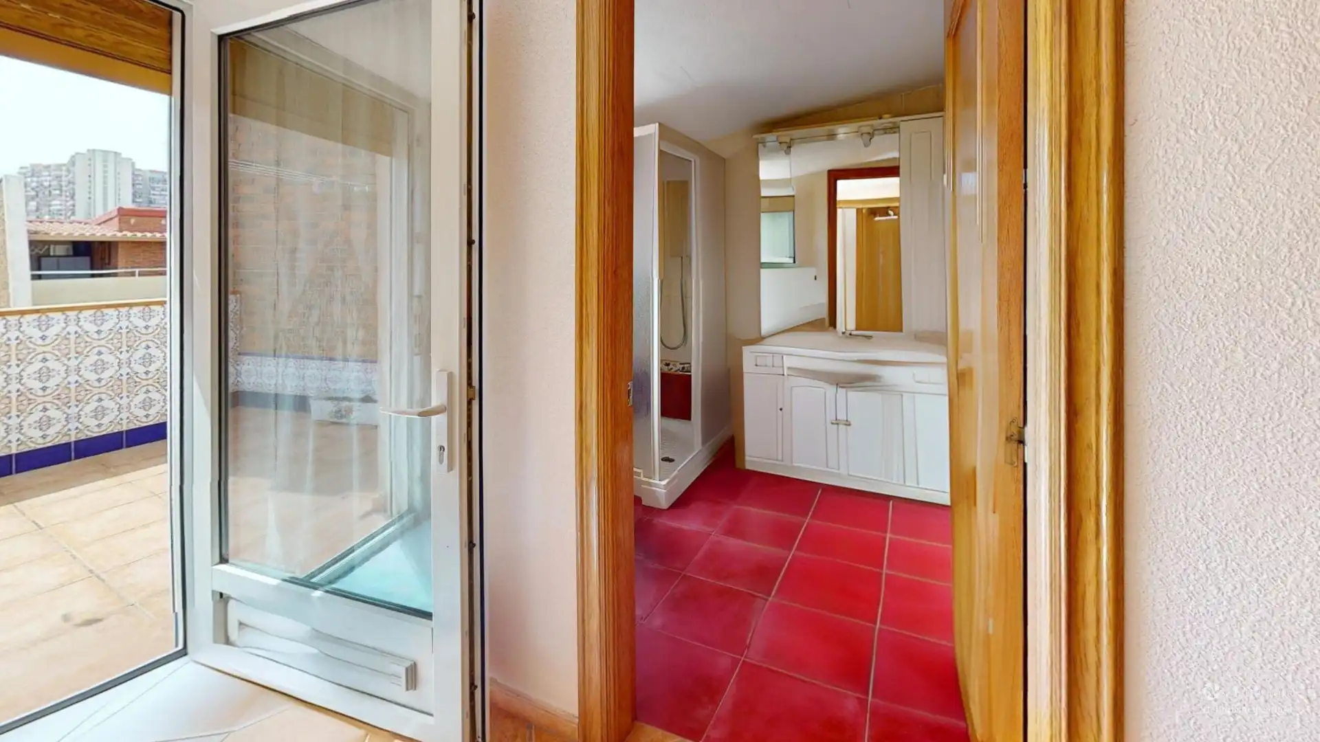 Baño de Casa o chalet en venta en Alicante / Alacant con Aire acondicionado, Jardín privado y Terraza