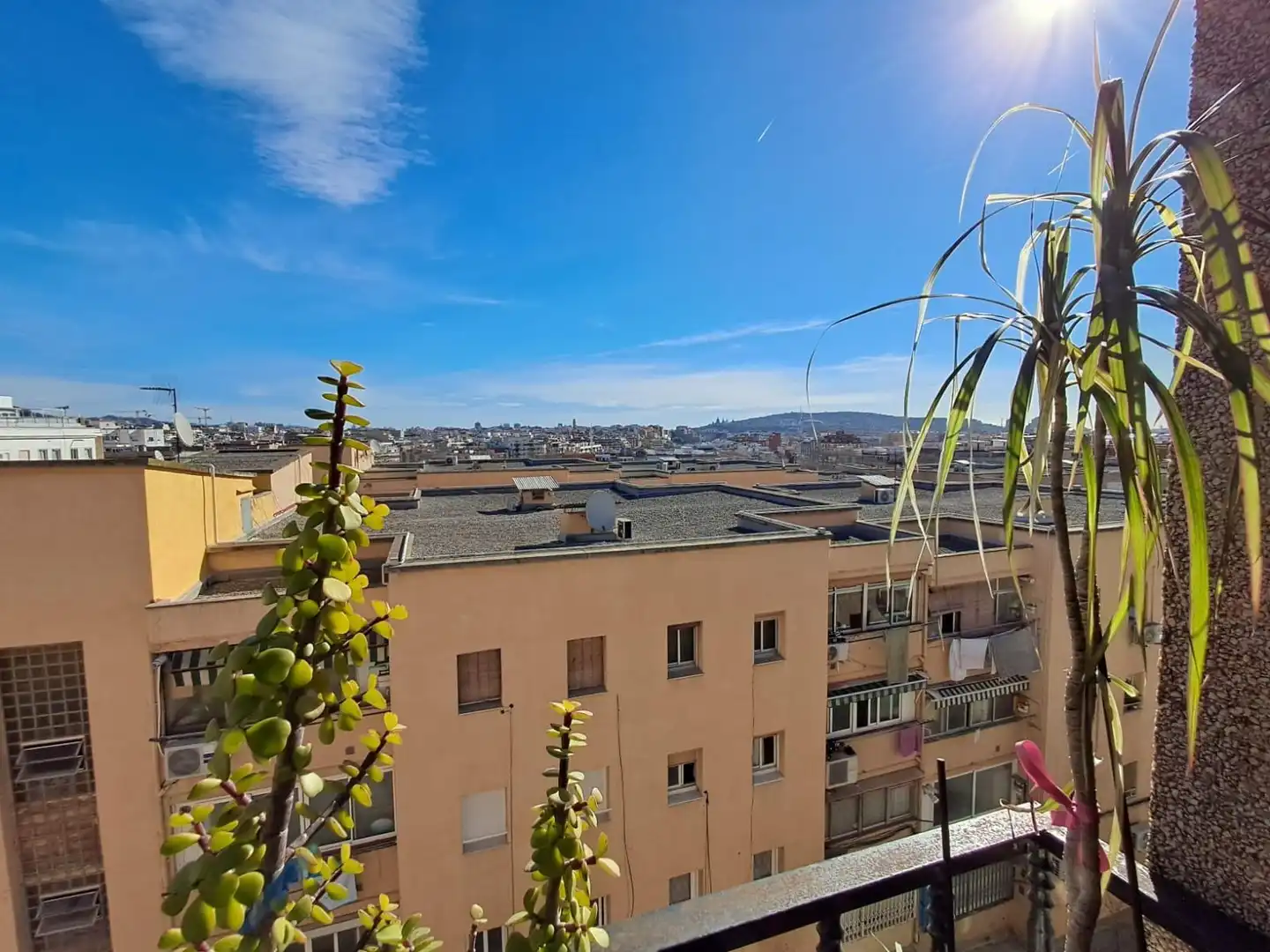 Vista exterior de Apartament en venda en L'Hospitalet de Llobregat