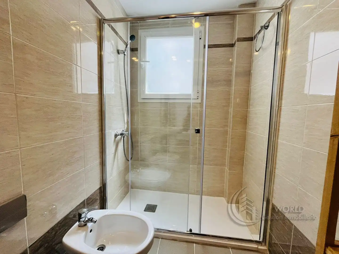 Baño de Piso de alquiler en Madrid con Aire acondicionado, Calefacción y Horno