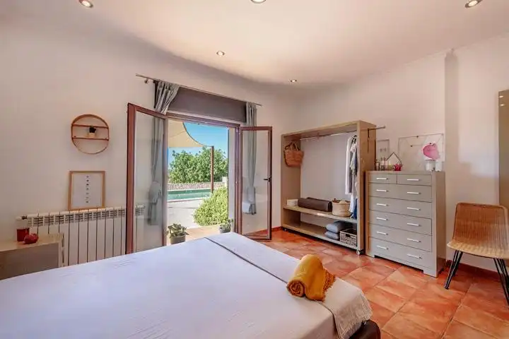 Dormitori de Finca rústica en venda en Felanitx amb Aire condicionat, Jardí privat i Terrassa