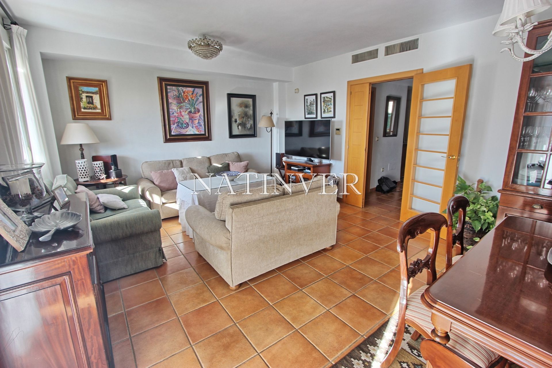 Sala d'estar de Casa adosada en venda en Rincón de la Victoria amb Aire condicionat, Calefacció i Jardí privat