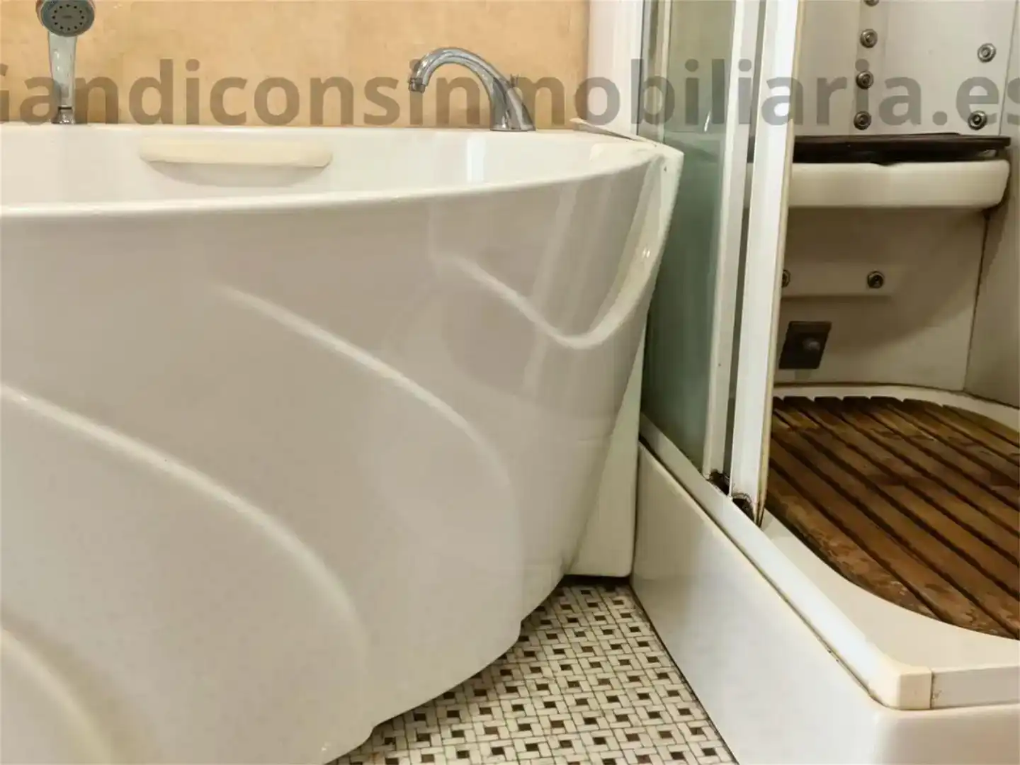 Bany de Pis en venda en Gandia amb Aire condicionat i Balcó
