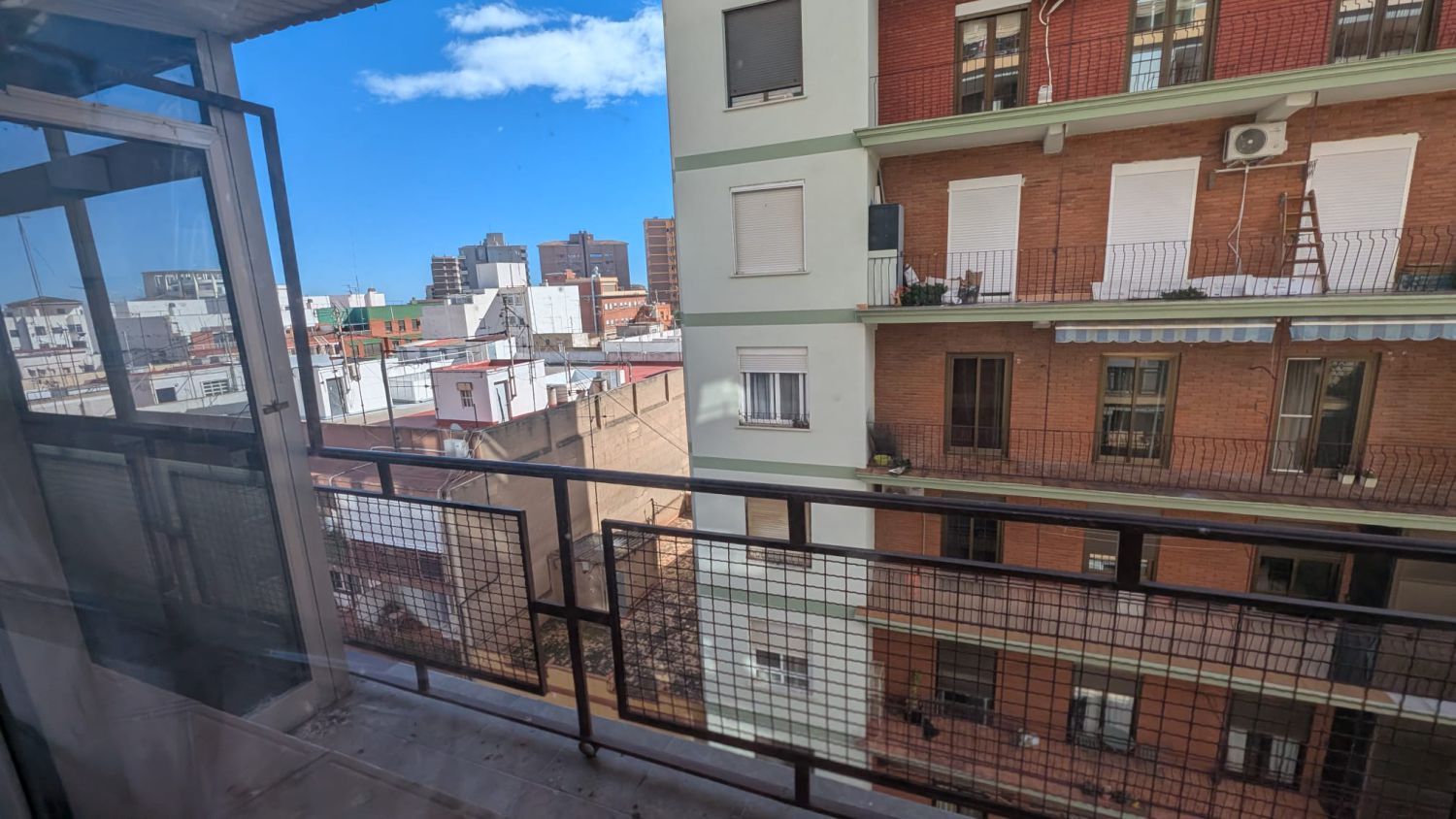 Vista exterior de Pis en venda en Castellón de la Plana / Castelló de la Plana amb Balcó