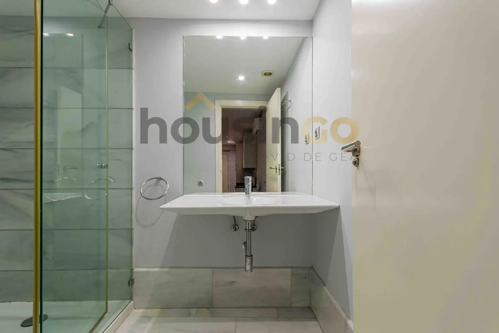 Bathroom of Study for rent in Madrid  with Air Conditioner, Heating and Furnished