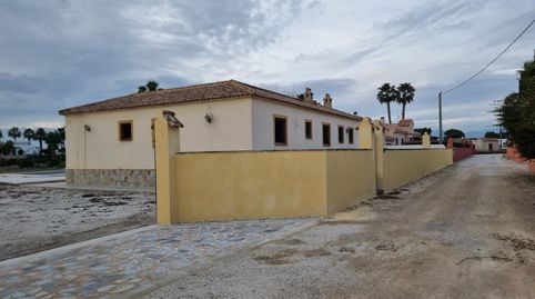 Chalet con piscina orientado al sur en parcela de 2.000 m², ventanas Climalit, chimenea y listo para entrar a vivir, imagen 3