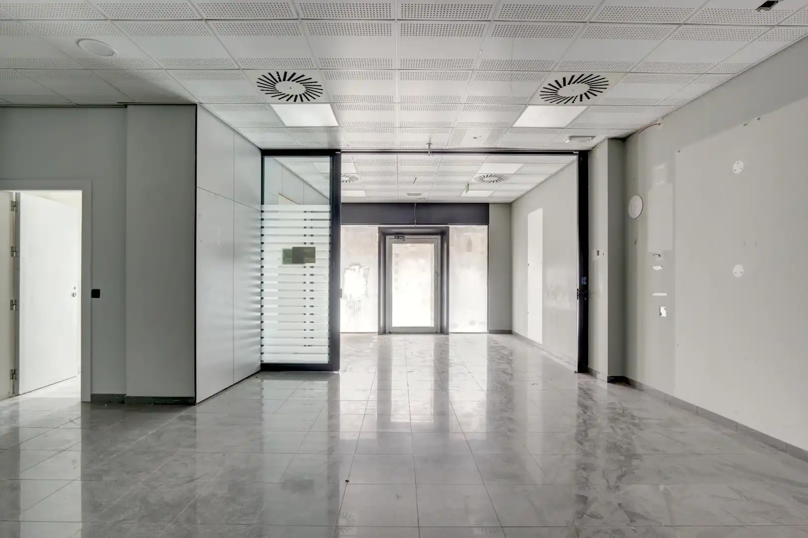 Business premises for sale in Núcleo Urbano, imagen 2
