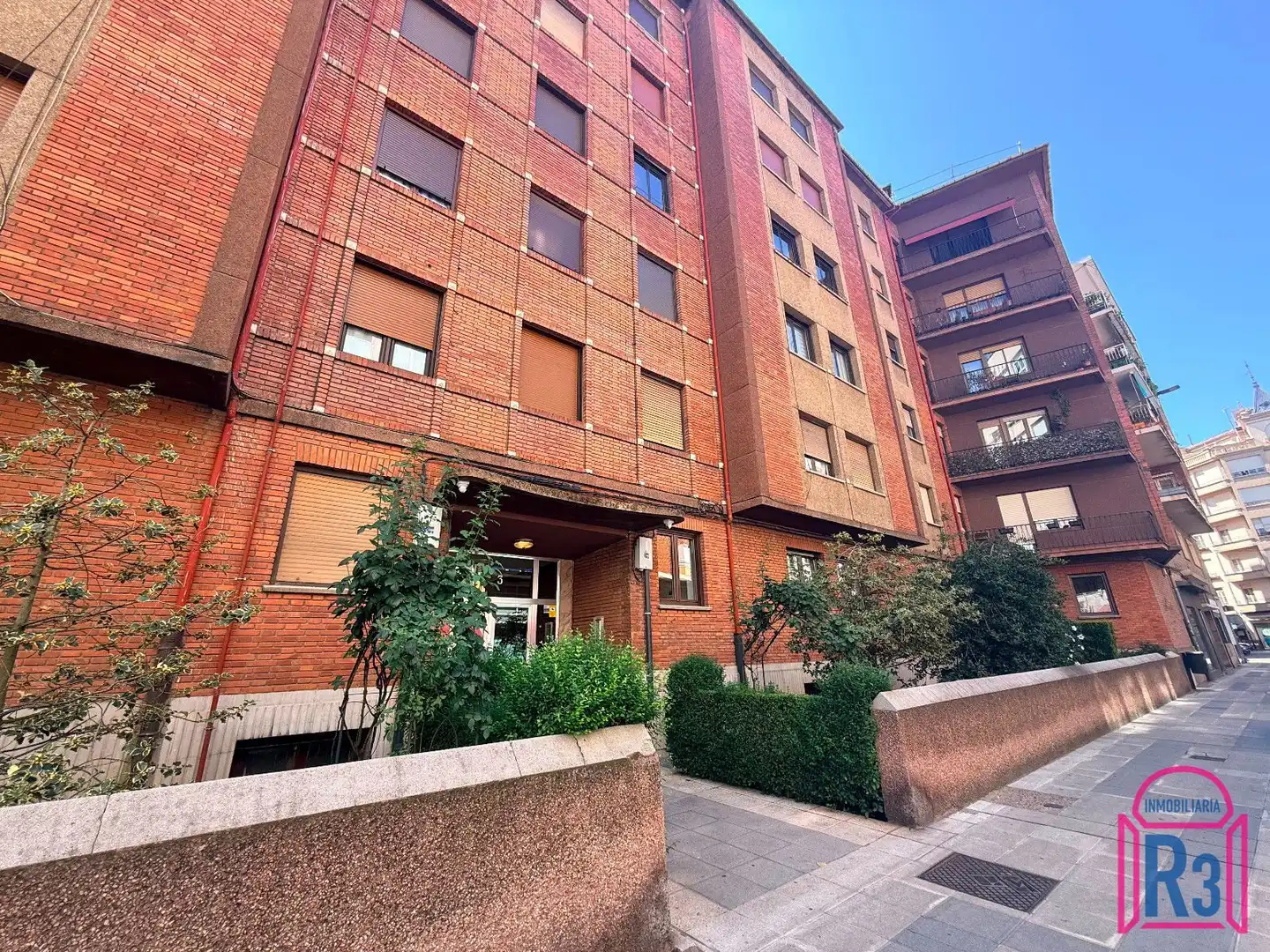 Vista exterior de Apartamento en venta en León Capital  con Calefacción