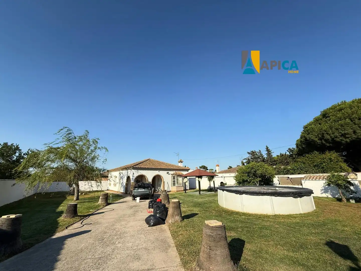 Vista exterior de Casa o chalet en venta en Chiclana de la Frontera con Aire acondicionado, Terraza y Piscina