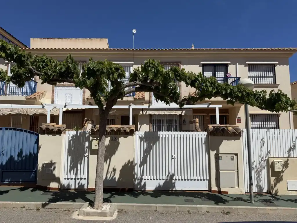 Vista exterior de Casa adosada en venta en Orihuela con Aire acondicionado, Terraza y Amueblado