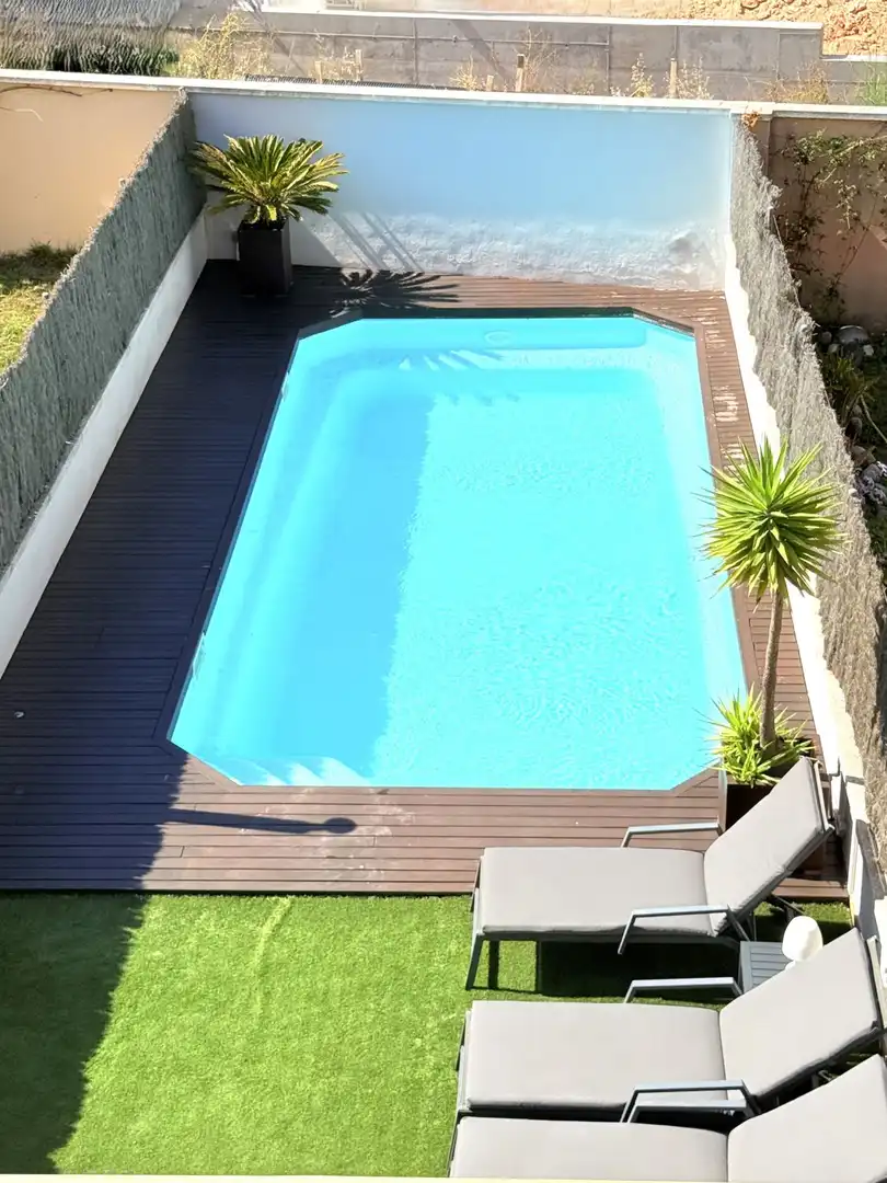 Piscina de Casa o xalet en venda en Sant Boi de Llobregat amb Aire condicionat, Calefacció i Jardí privat
