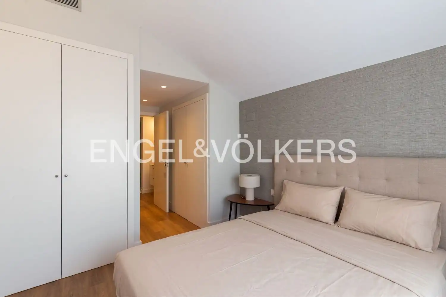 Habitación de Ático en venta en Valencia con Aire acondicionado, Calefacción y Jardín privado