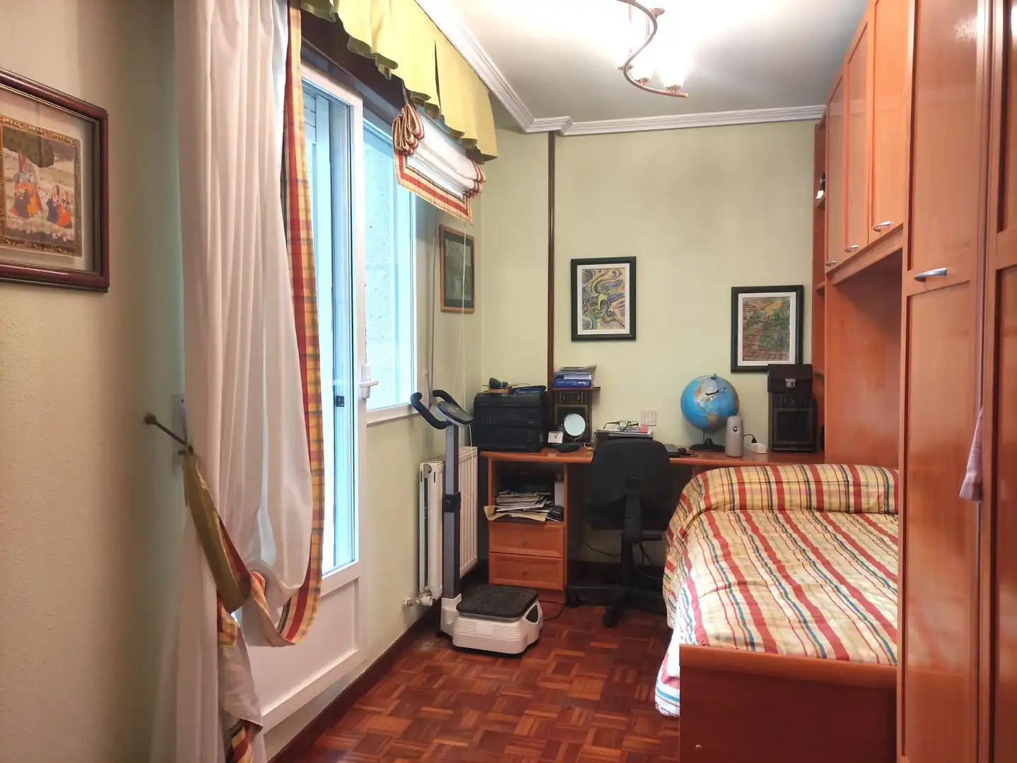 Dormitori de Casa adosada en venda en Alfoz de Quintanadueñas amb Calefacció, Parquet i Terrassa