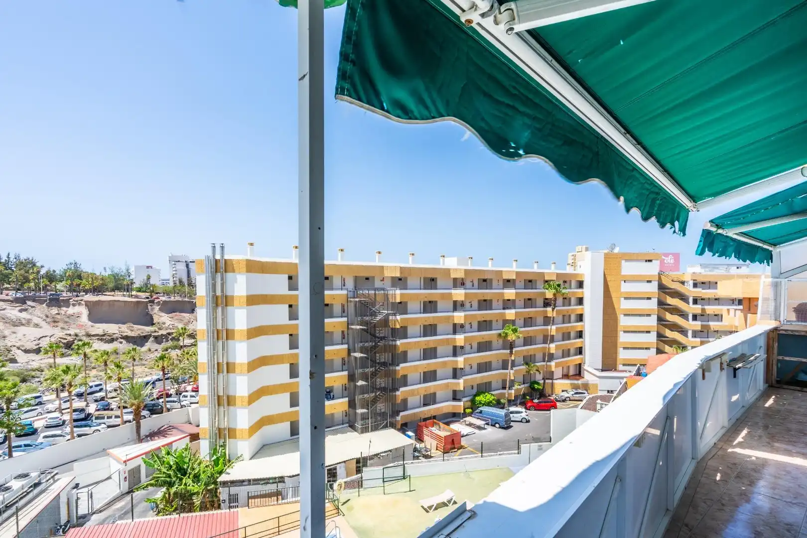 Vista exterior de Pis en venda en Adeje amb Piscina comunitària