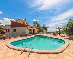 Vista exterior de Casa o xalet en venda en Terrassa amb Terrassa, Piscina i Balcó