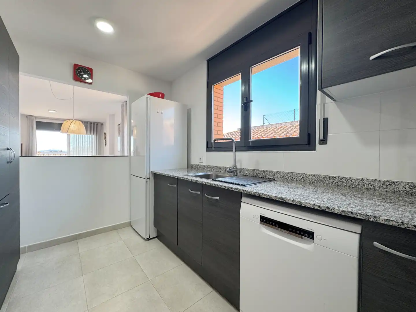 Cuina de Apartament en venda en L'Escala amb Aire condicionat, Terrassa i Moblat