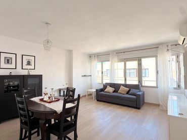 Flat with balcony to rent in Calle de Ángel Lozano